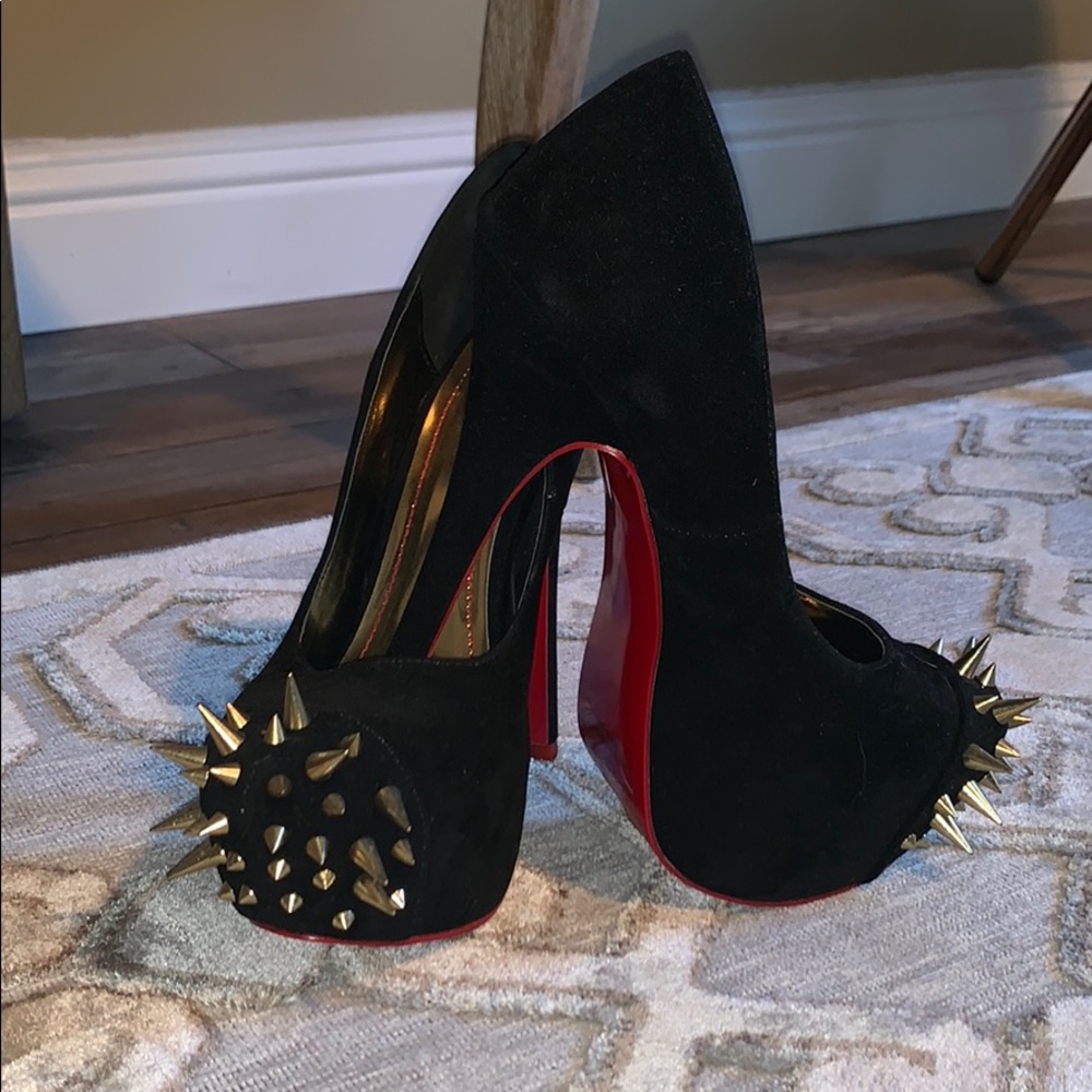 Alba black velvet heel with gold stud toe
